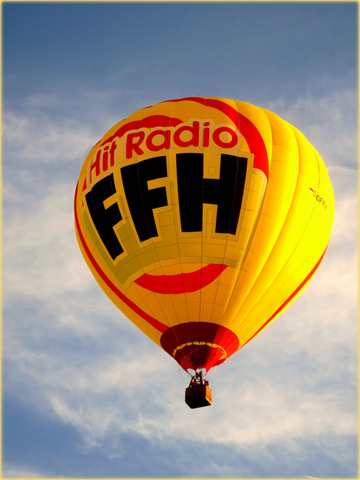 Der FFH Heiluftballon schwebt
